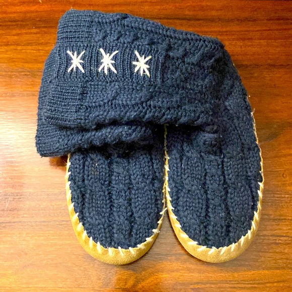 🌟Kids knit moccasins size 1 🌟 - Picture 1 of 3